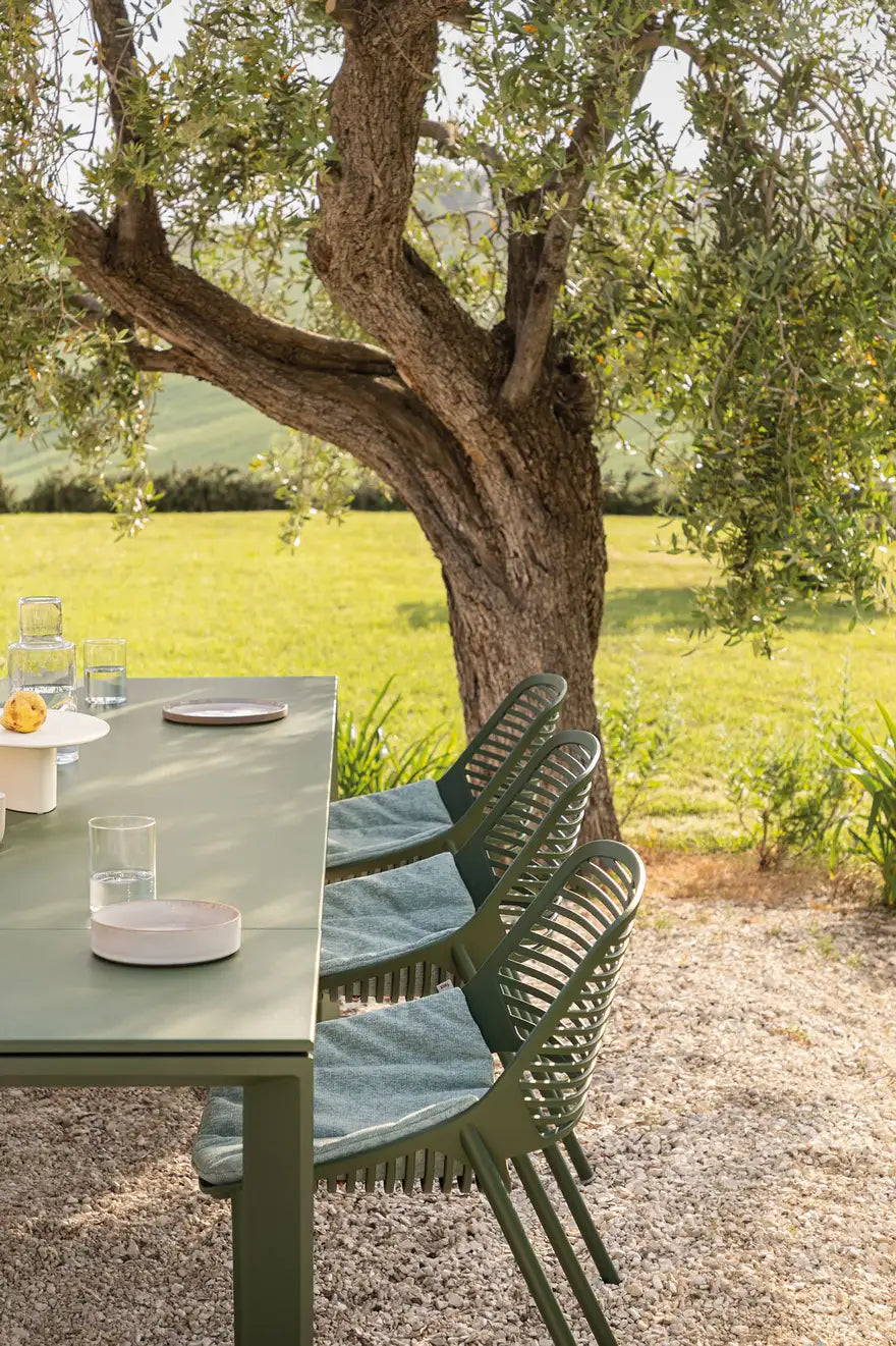 Grande Arche Tables