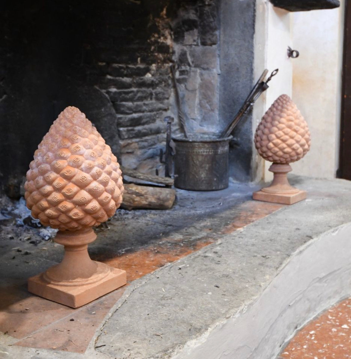 Pigna Con Piede - Pine Cone