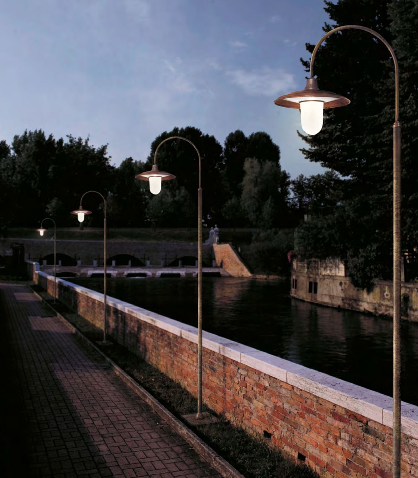 Barchessa Outdoor Curve Pole Light
