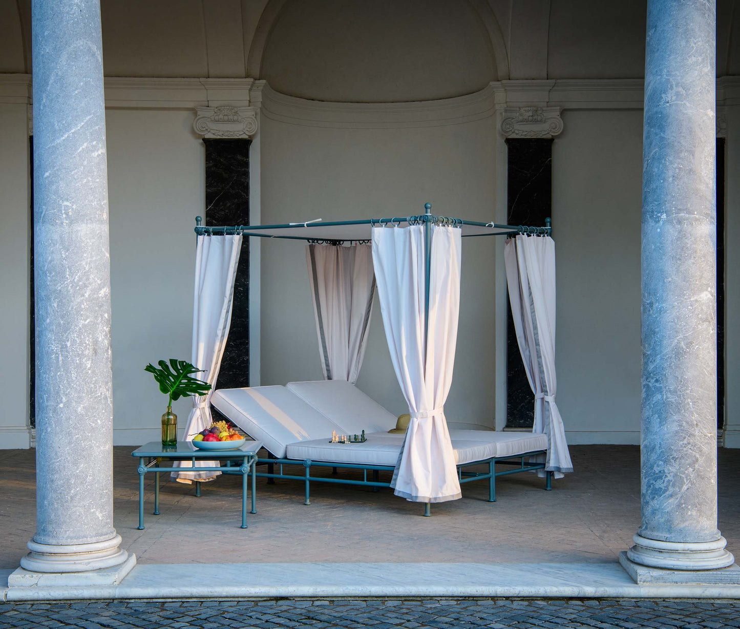 1800 Four-Poster Daybed