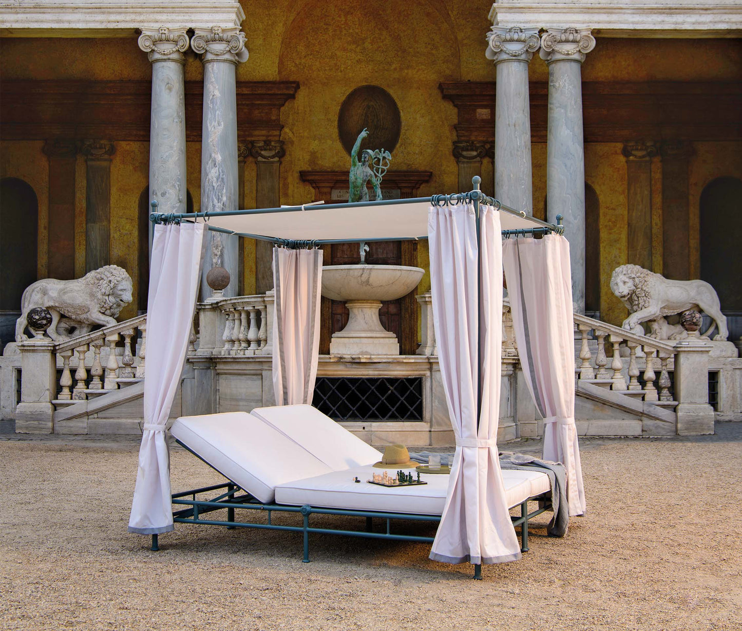 1800 Four-Poster Daybed