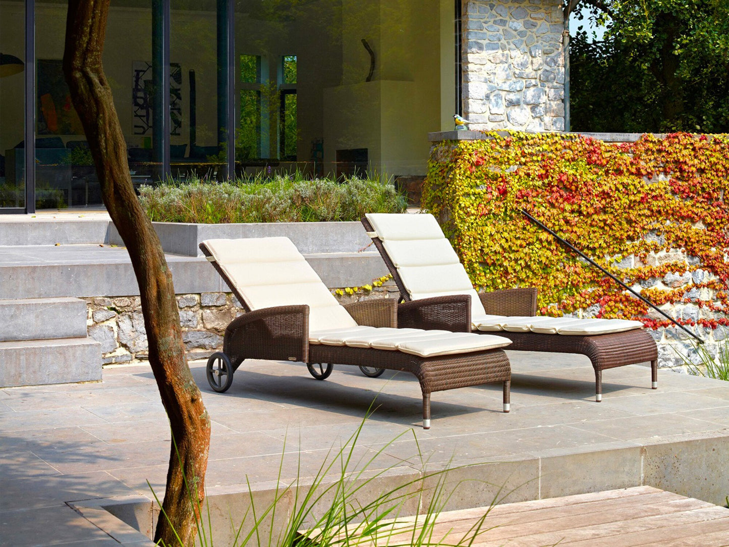 Safi Sunlounger with Arms
