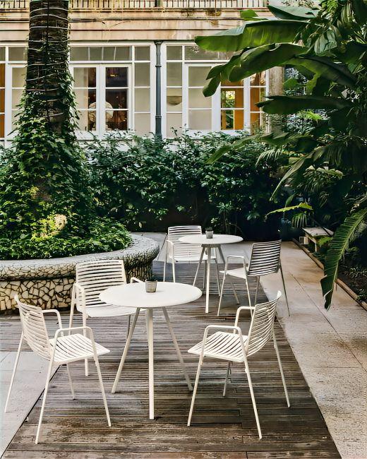 Zebra Round Table