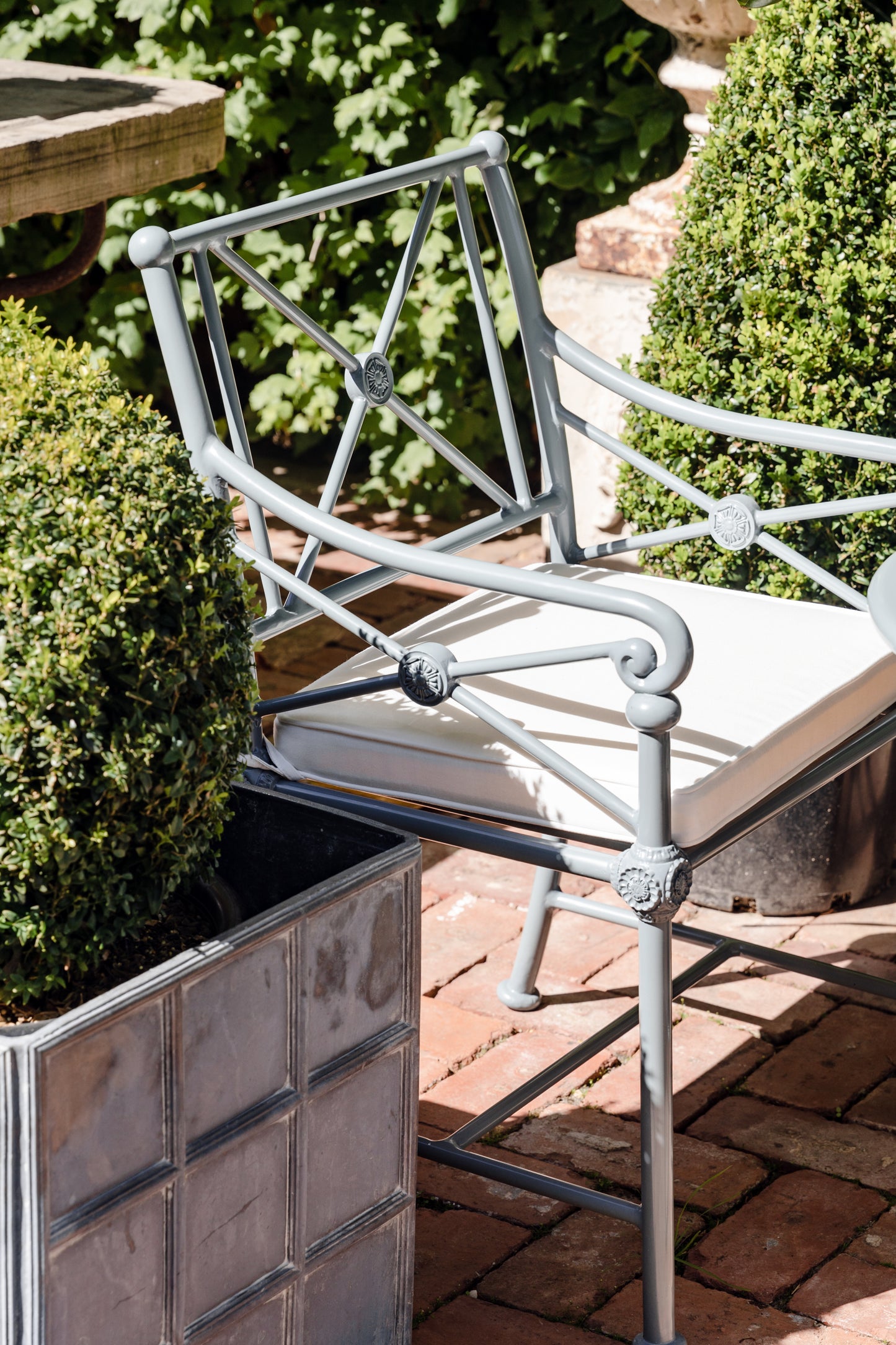 Ribbed Lead Planter
