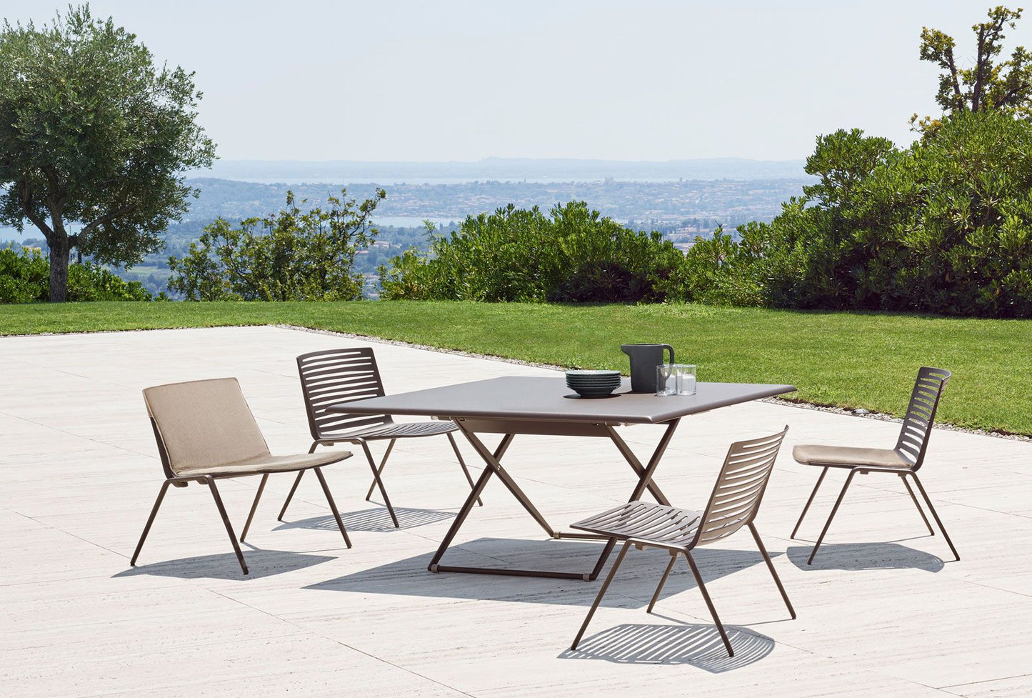 Zebra Up & Down Table 140cm