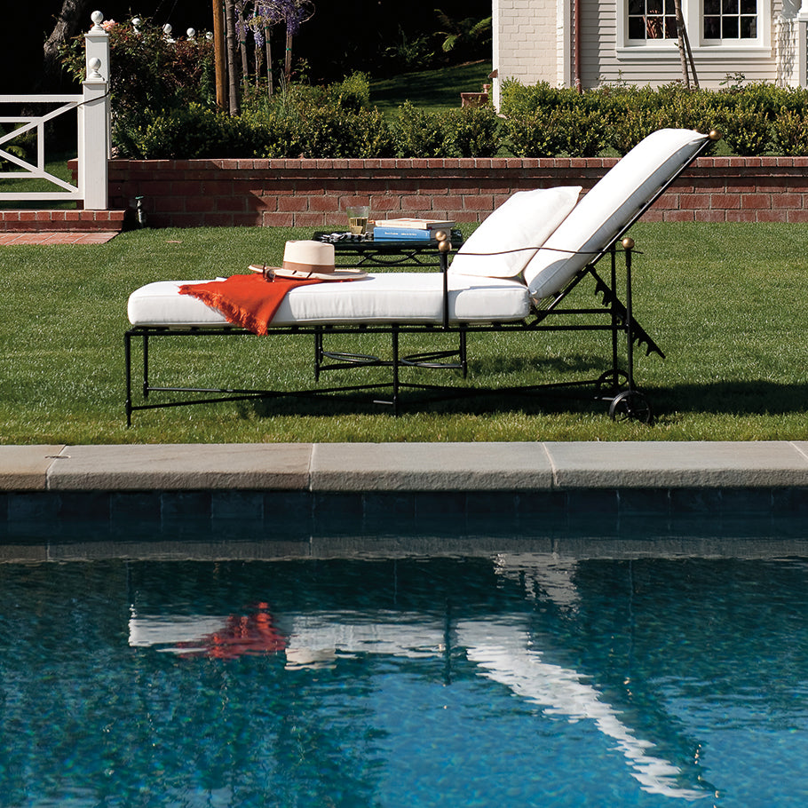 Amalfi Chaise Lounge with Arms